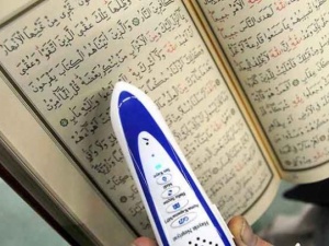 Kur'an okuyan hafız kalem