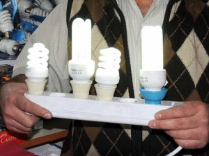 Devlet tasarruflu ampulleri bedava dağıtsın