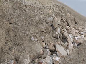 Heyelan, bin 800 yıllık duvarı ortaya çıkardı