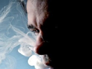 Sigara dumanı saç döküyor