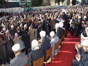 Eller mazlumlar için duaya açıldı