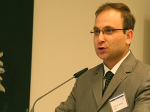 Devlet, İslam kürsülerini cemaatlere bırakmalı