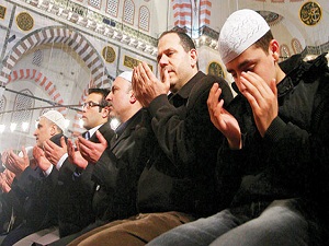 Mevlid Kandili’nde eller semaya kalktı