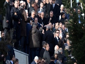 Başbakan dayısına Kuran okudu