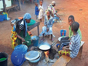 Savaşa giden yolda fakirlerin tebessümü