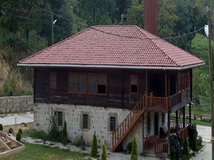 7 asırlık cami zamana meydan okuyor