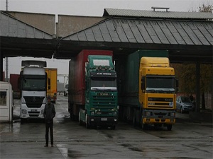 Suriyeliler için 3 tır yola çıktı