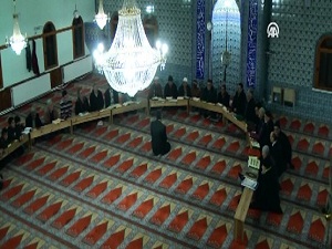 7'den 70'e Kur'an okumayı öğreniyorlar