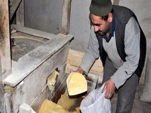 200 yıllık değirmende buğday öğütüyorlar