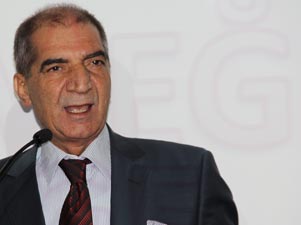 Başörtüsünü iki taraf da yıllarca istismar etti