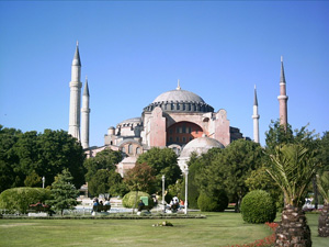 Kıyafet özgürlüğünden Ayasofya’nın özgürlüğüne