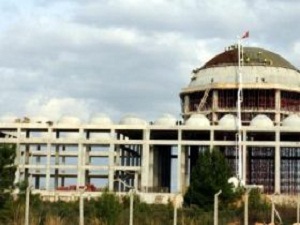 Cami Kubbesinde 16 Korkusuz İşçi