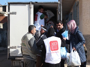 AID Suriyelilere Kıyafet Dağıttı