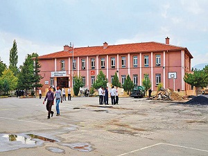 Şehir içindeki okullar ilkokul oluyor