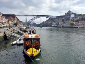 Portekiz'de ev alana oturma izni