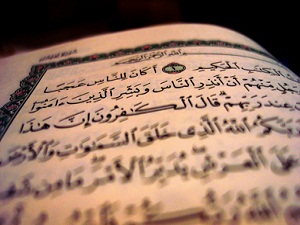 Yeryüzündeki şeyleri ona bir zinet yaptık