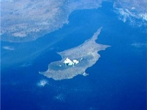 Kıbrıs’ta birleşmenin ilk adımı elektrikle atıldı