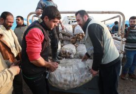 Sınır Hattındaki Kamplara Gıda Yardımı
