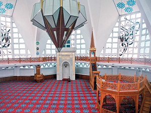 Türk otağına benzeyen cami turistlerin ilgisini çekiyor