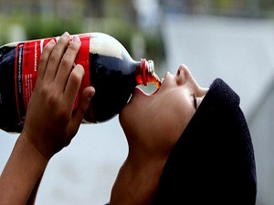 Günde 10 litre kola içti hayatını kaybetti