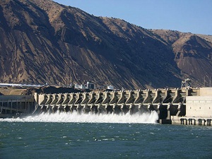 Arnavutluk’ta dört elektrik santrali satın aldı