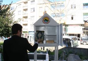 Mezarlıklarda Kur’an-ı Kerim Dolabı