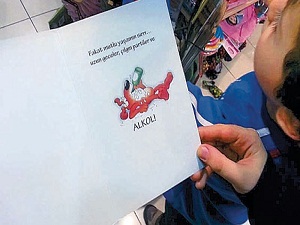 Alkolü özendiren kartpostallar toplatıldı