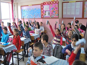 Annelere verilen ‘eğitim parası’ okula devamı iki kat artırdı