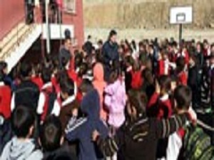 Van'da 4 bin öğrenciye hediye paketi