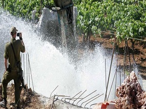 İsrail Filistinli ailenin evini yıktı