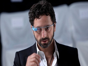 Bu gözlük fotoğraf çekiyor, yol tarif ediyor