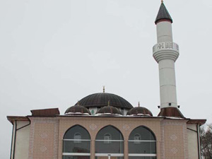 Bu camide okunan ezanı dinlemeye geleceğim