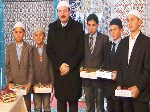 180 vakit camiye giden öğrenciler, tabletlerine kavuştu