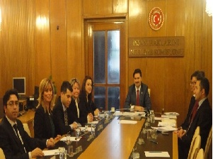 Başörtüsü sorunu çözülmelidir