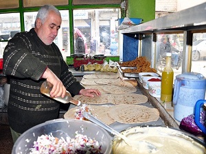Sığınmacıları yaşama bağlayacak aşevi