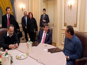 Davutoğlu, Hatib ve Katar Başbakanı ile görüştü