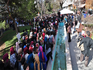 Peygamber sevgisi, 3 kilometre kuyruk oluşturdu