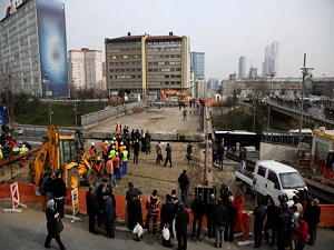 Köprüyü yıkmadan kaldırdılar