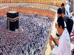 Ruhumda fırtınaların eserken Kabe'ye sığındım