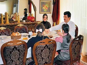 Vali, adlî sicil kaydı verip koruyucu aile oldu