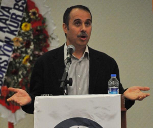 Said Nursi'yi öldürenler mezarını manşete taşıyor