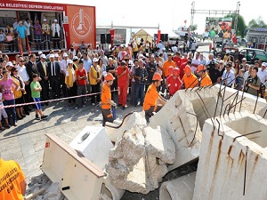 Deprem tatbikatı için bina yıkılacak