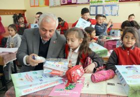 2 Bin Öğrenciye Temizlik Seti Dağıtıldı