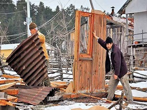 Hortum, yayla evlerini yıktı