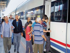 YHT'de 5 liralık bilete yoğun ilgi