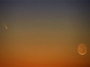 Ay ve kuyrukluyıldız aynı anda göründü