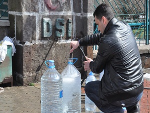 Heyelan kenti susuz bıraktı