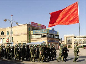 Camilere Çin bayrağı dayatması