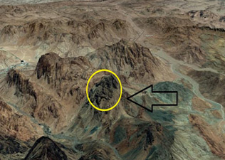 Turu Sina’daki (Musa Dağı) Allah yazısı-Foto