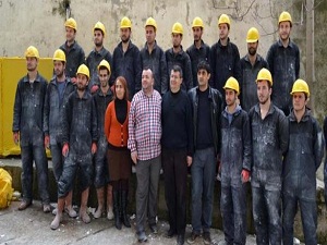 Öğrenciler kendi okullarını yapıyor